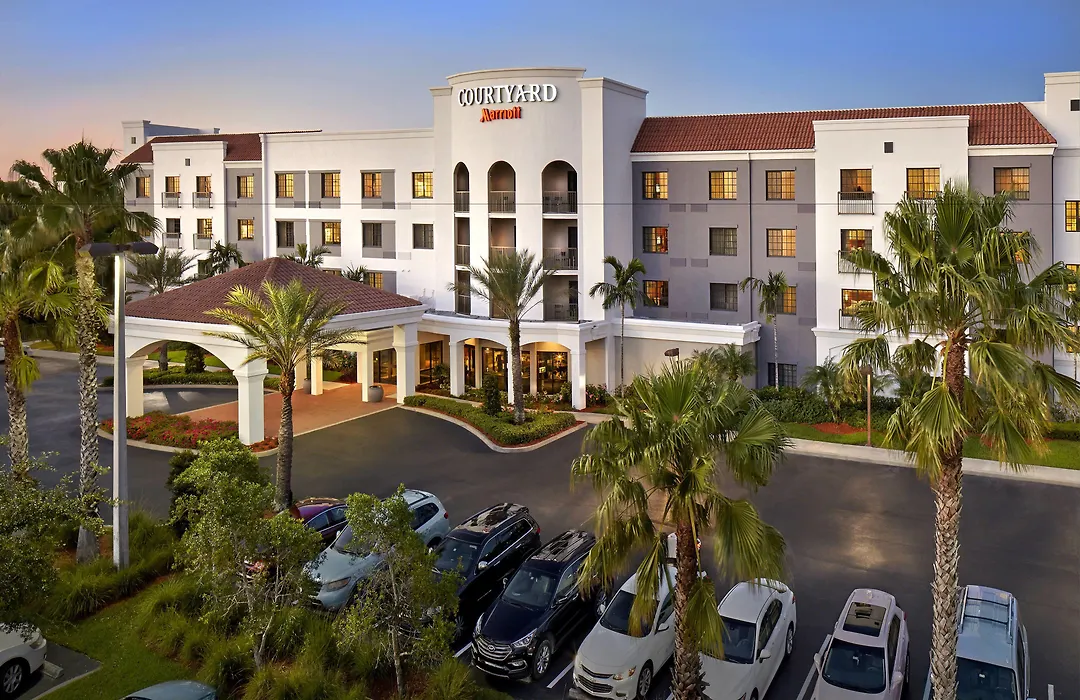 Courtyard By Marriott Stuart-1