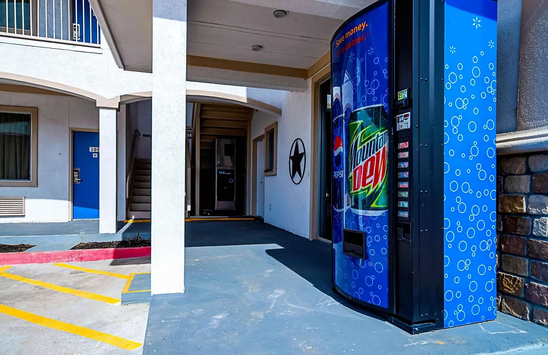 Motel 6-Rhome, Tx-1