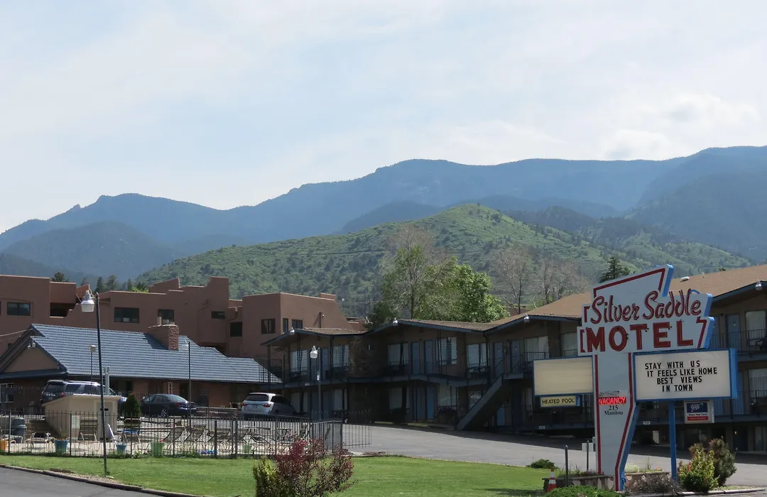 Silver Saddle Motel-1