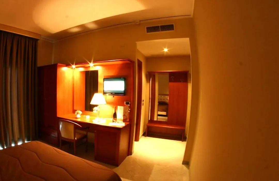 Hotel Luxor-1