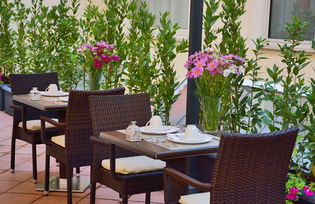 Lh Hotel Lloyd Roma-1