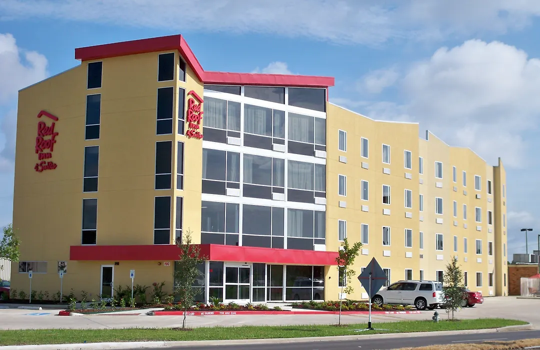 Red Roof Inn & Suites Beaumont-1