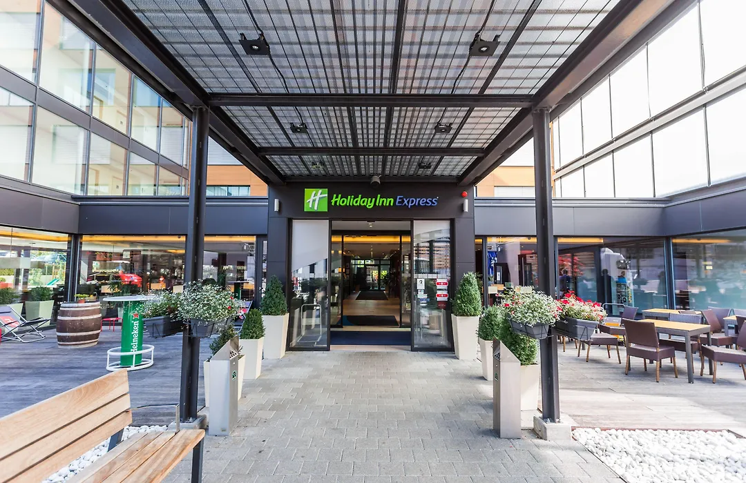Holiday Inn Express Zuerich Airport By Ihg-1