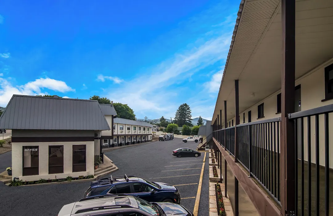 Canadas Best Value Inn & Suites Kamloops-1
