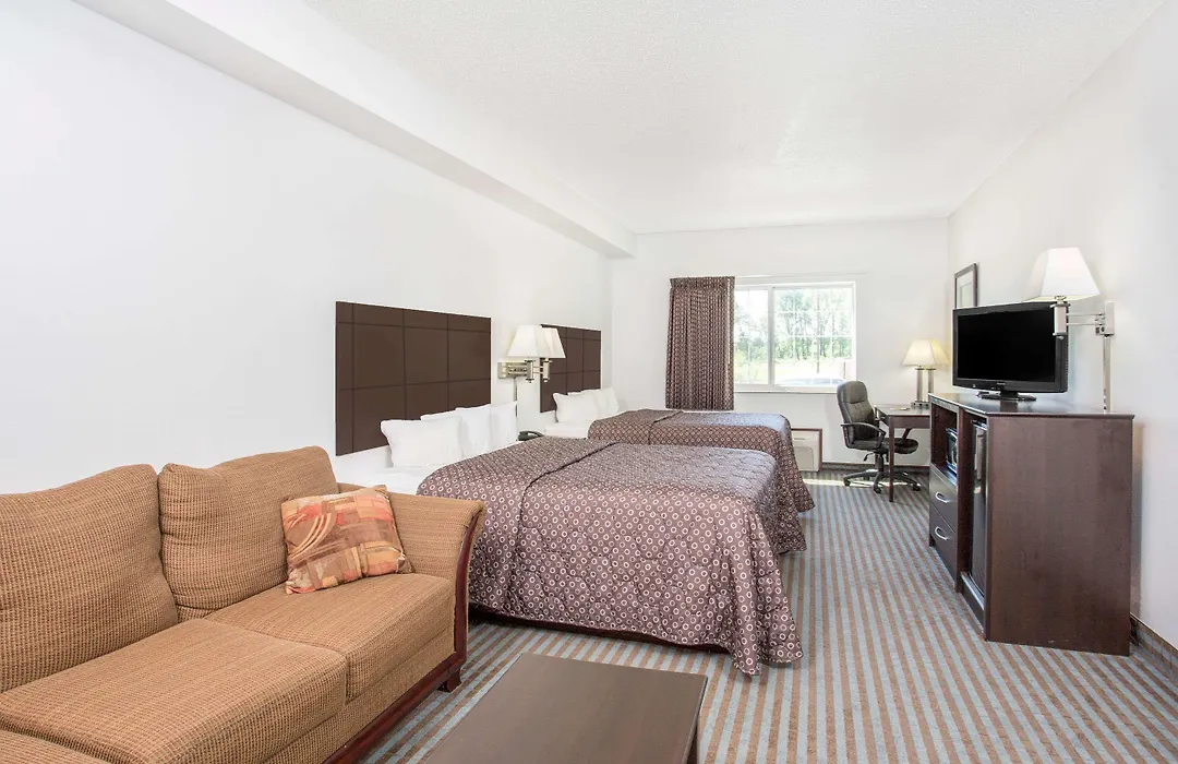 Super 8 By Wyndham Cedar Falls-1