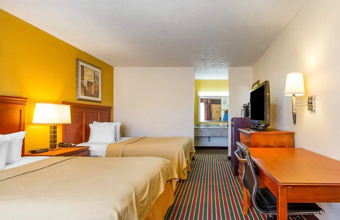 Quality Inn Dyersburg I-155-1