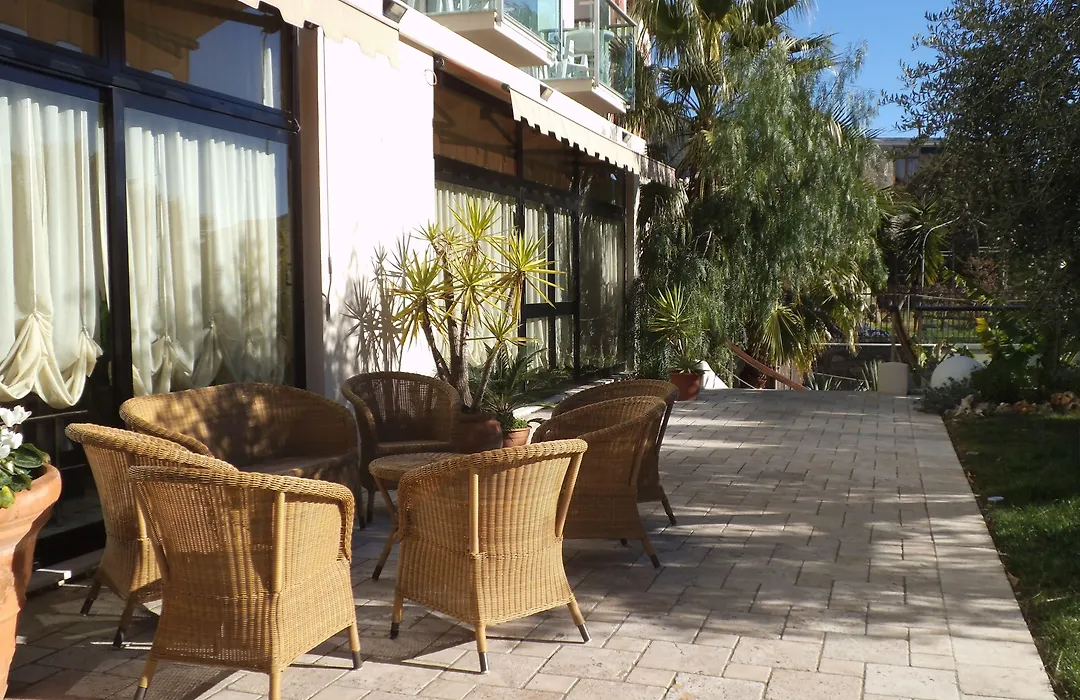 Hotel Ariston & Apartments-1