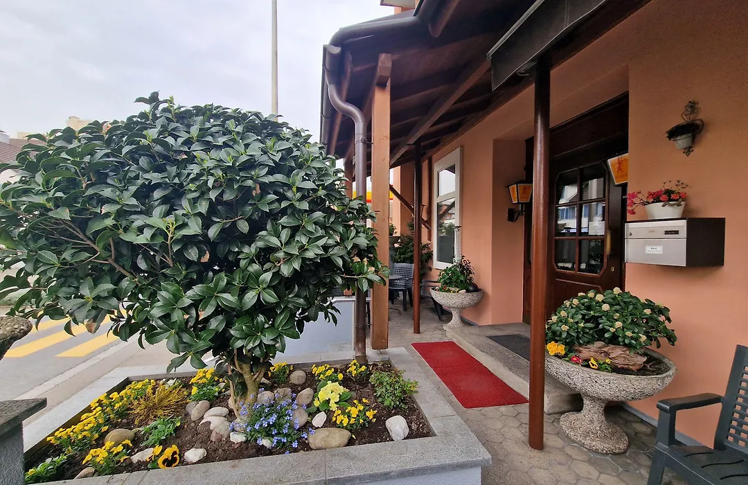 Plaza-1