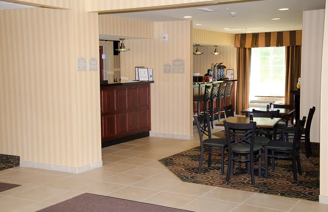 Cobblestone Inn & Suites - Bloomfield-1