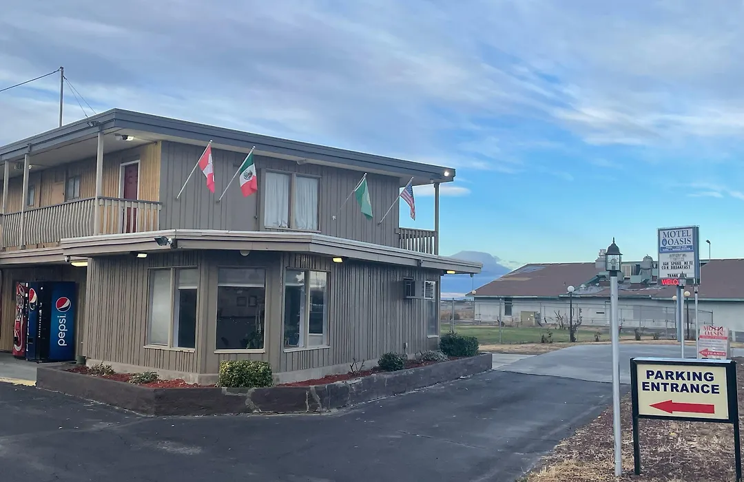 Motel Oasis-1