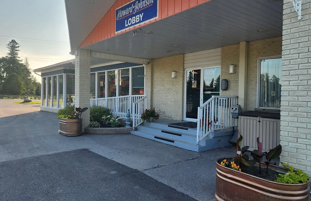 Howard Johnson By Wyndham Lindsay-1