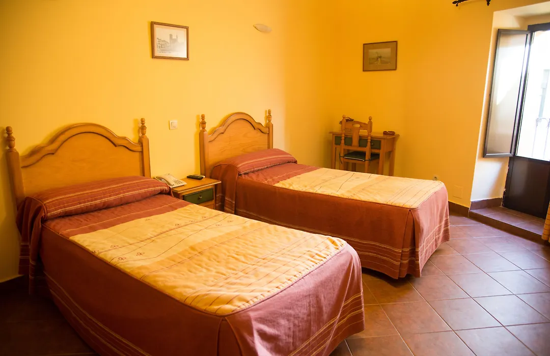 Hostal Hueso-1