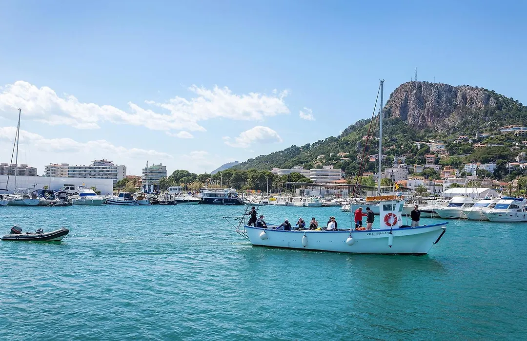Hotel & Diving Les Illes-1