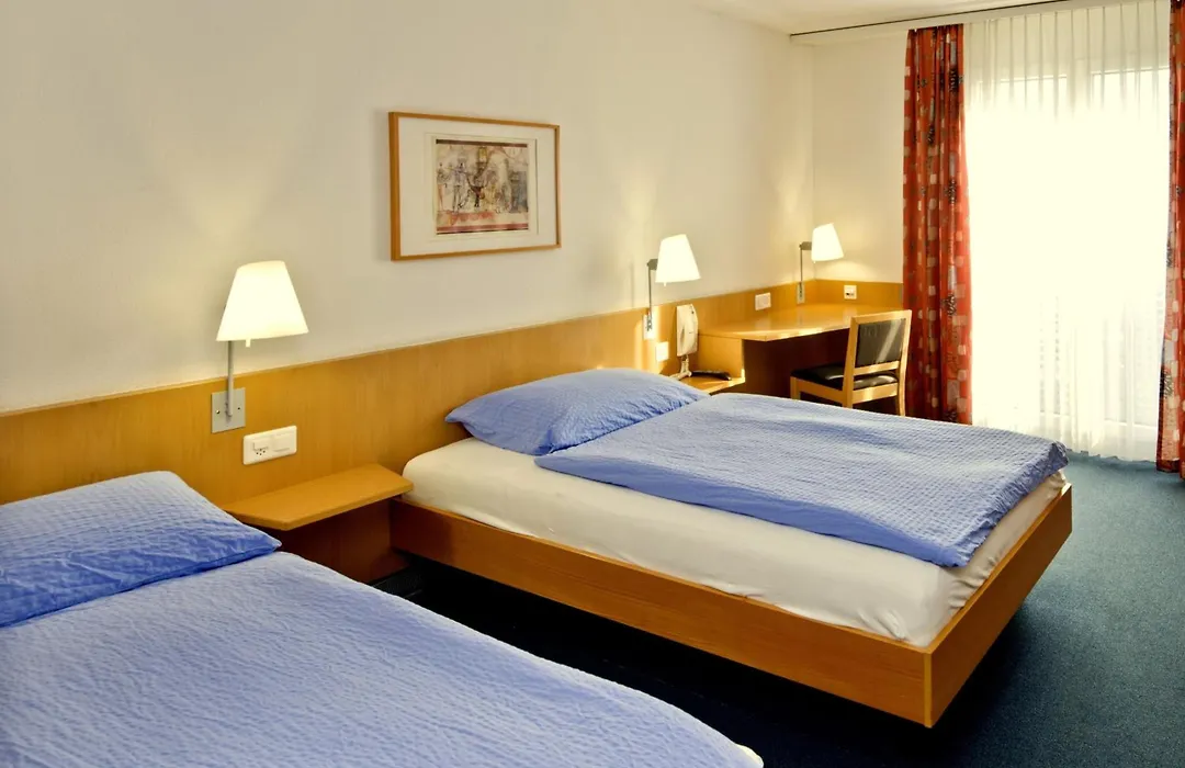 Good Night Inn-1