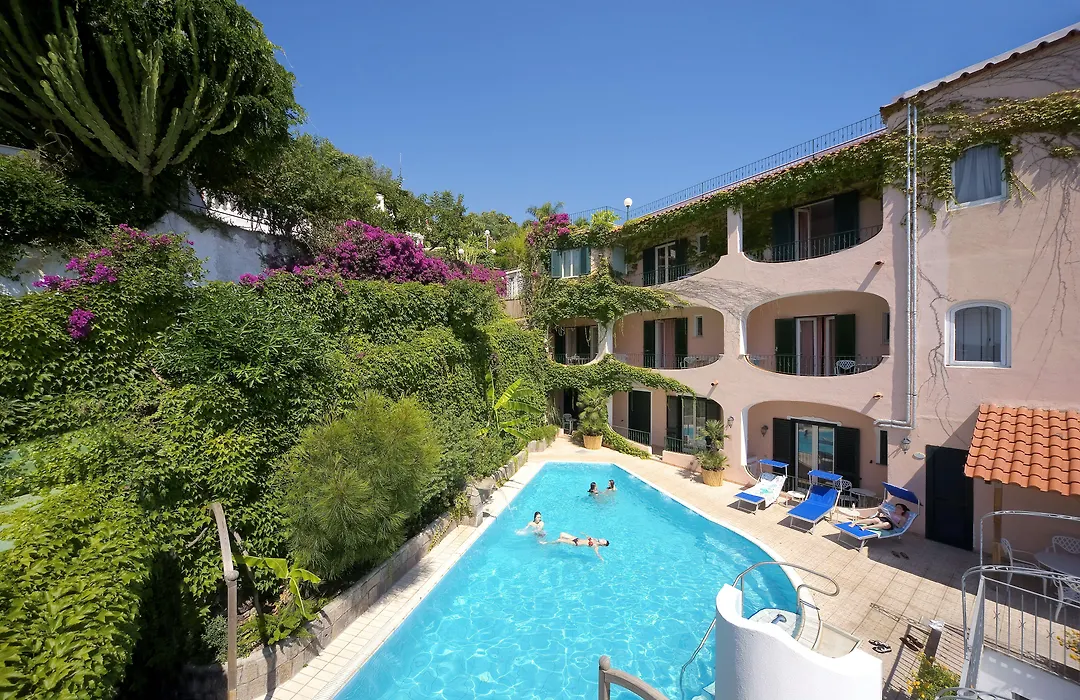 Hotel Bellevue Benessere&Relax-1