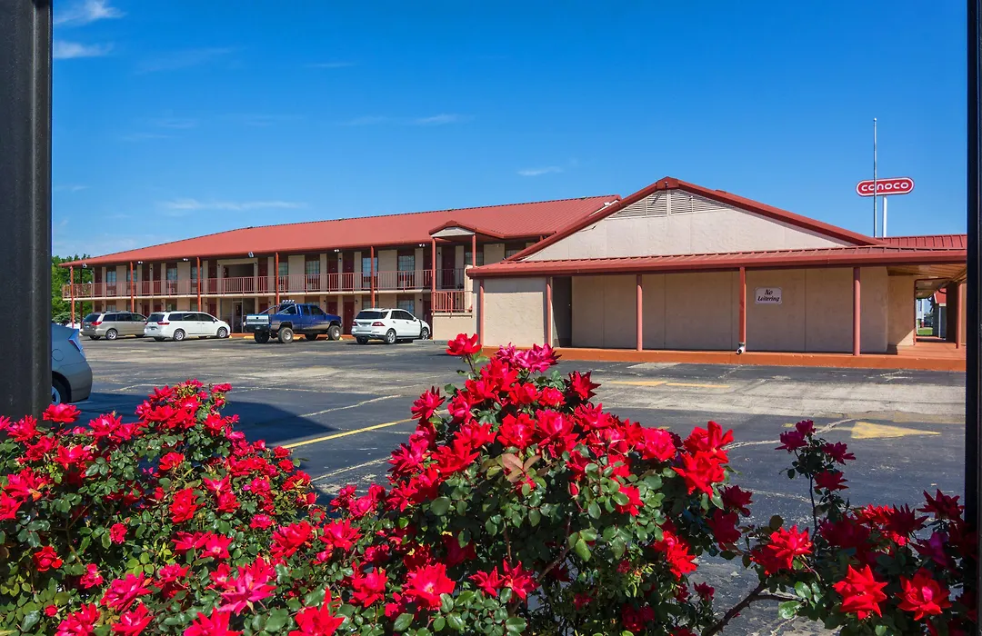 Rodeway Inn Broken Bow-Hochatown-1