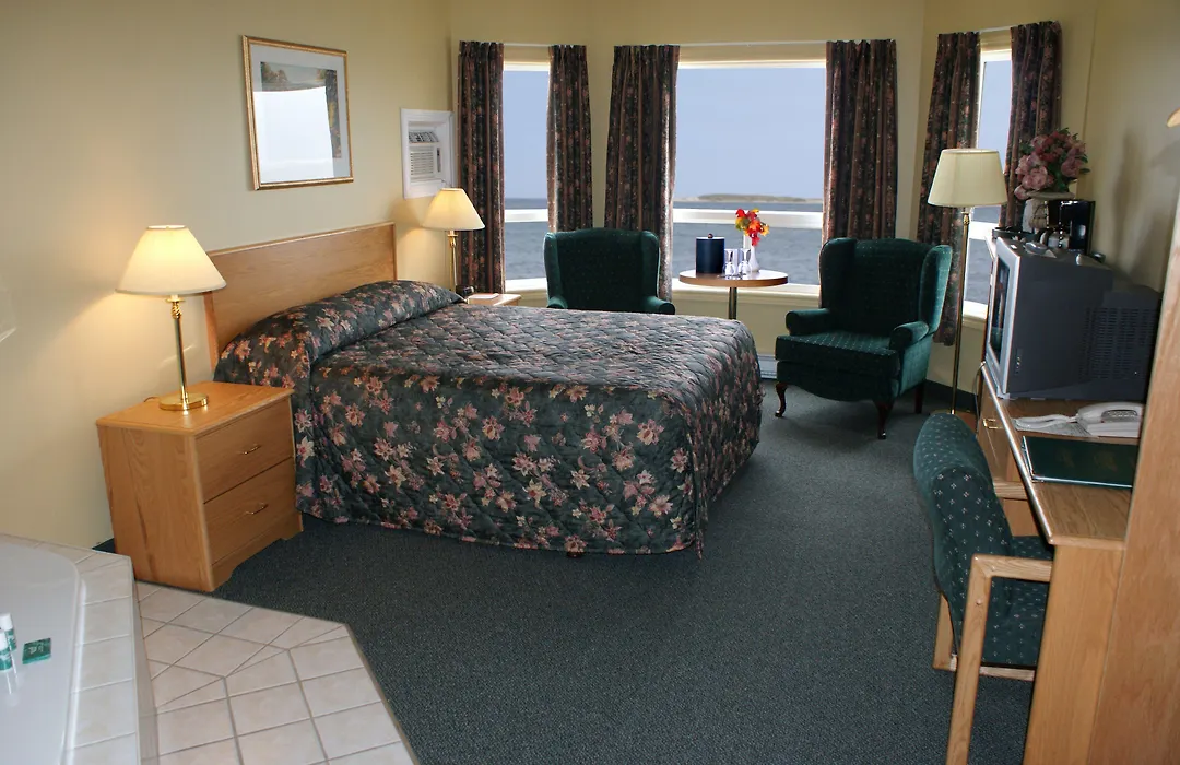 Shallow Bay Motel & Cabins Conference Centre-1