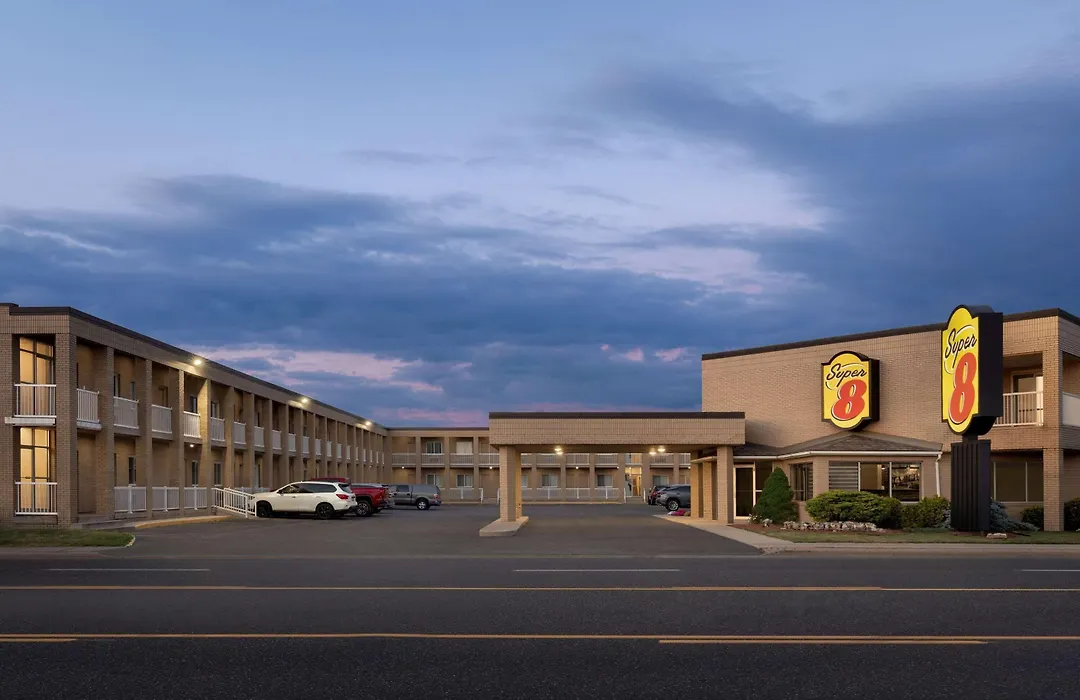 Super 8 By Wyndham Windsor/Dougall-1