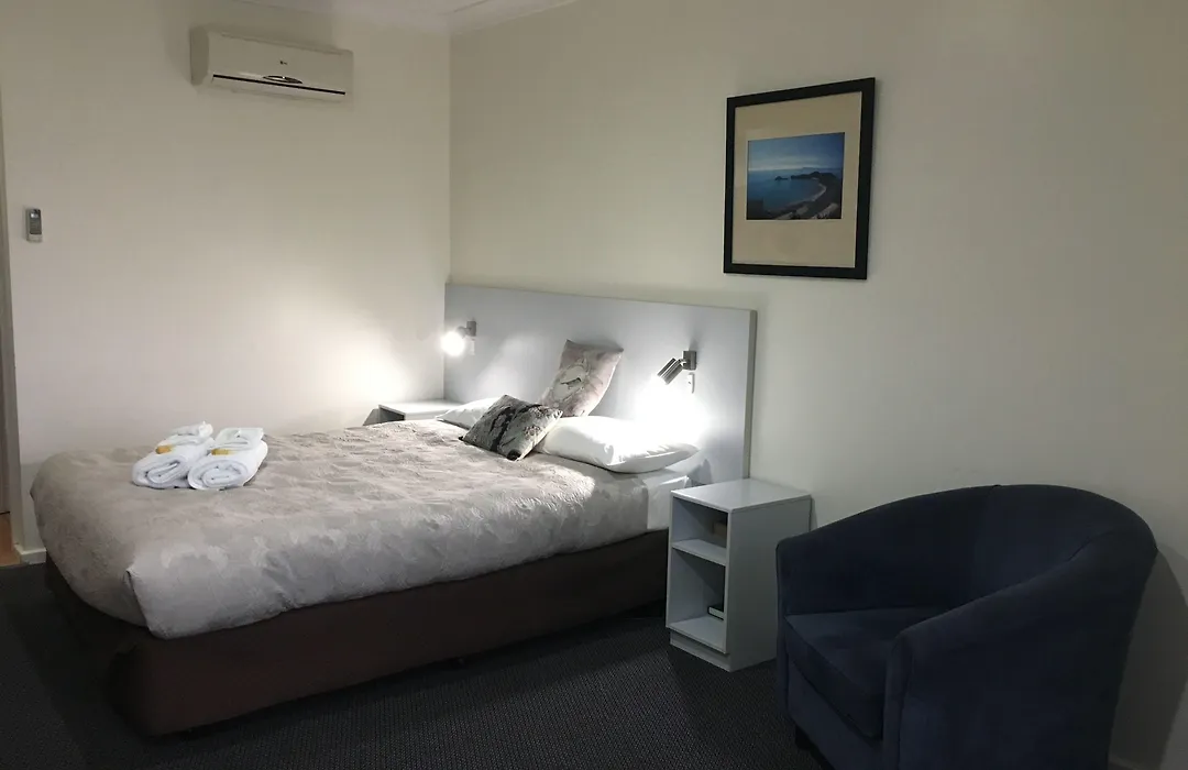 Lakeview Motor Inn-1