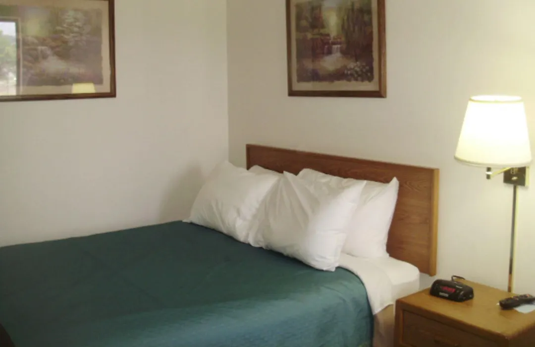 Quality Inn & Suites Warren-1