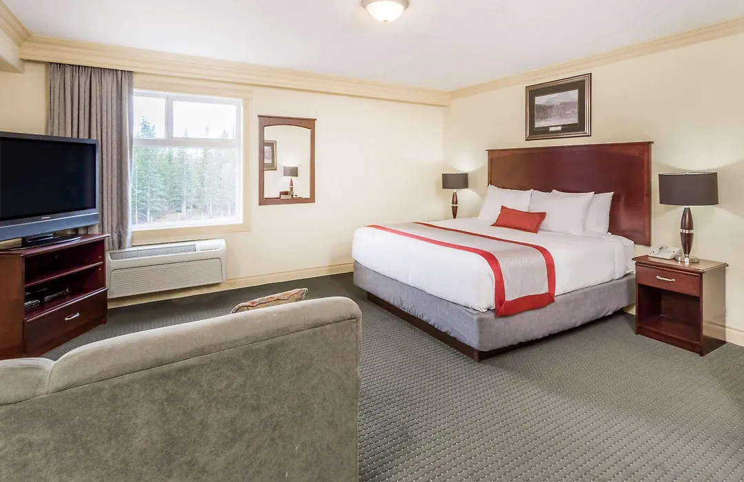 Ramada By Wyndham Hinton-1