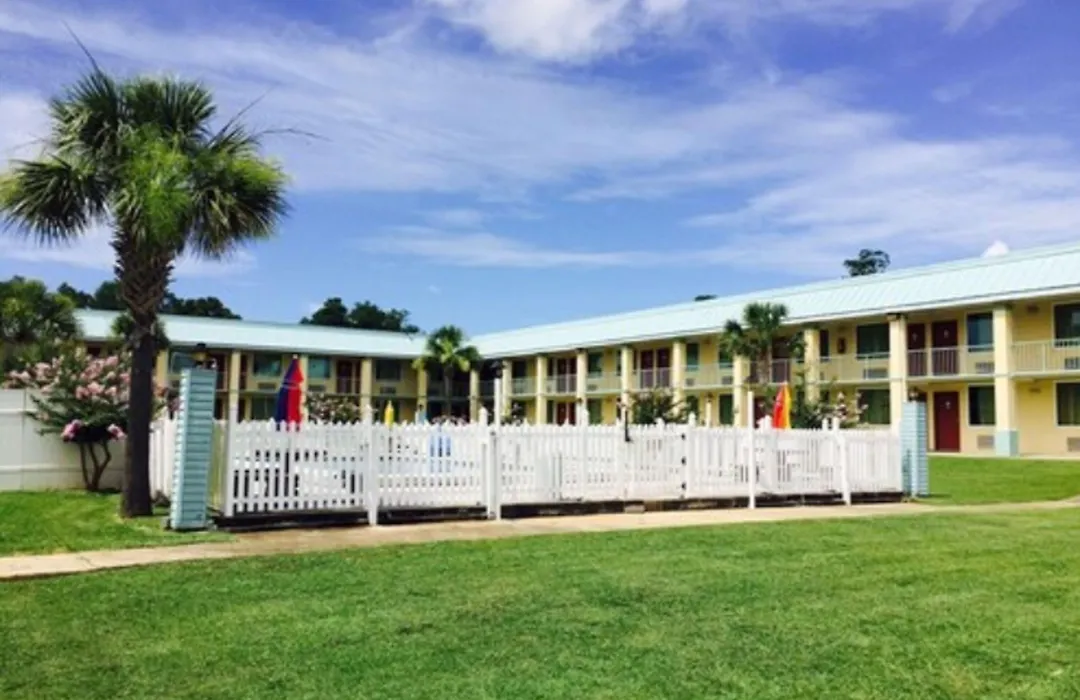 Garden Inn & Suites-1