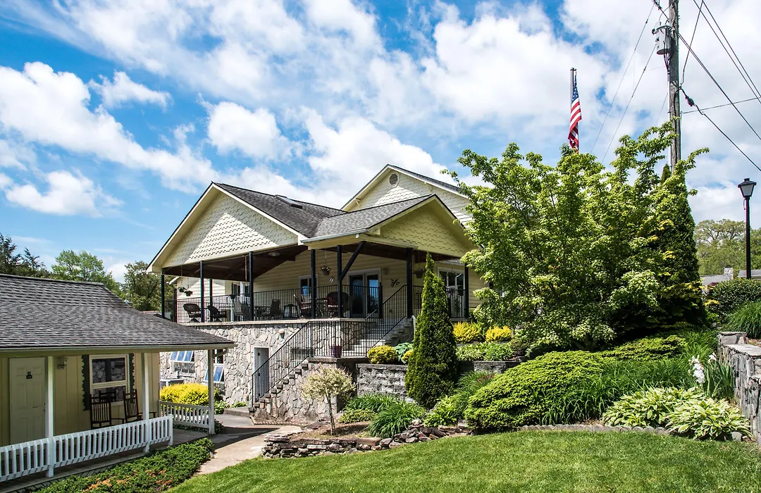 Boxwood Lodge Blowing Rock Near Boone-University-1