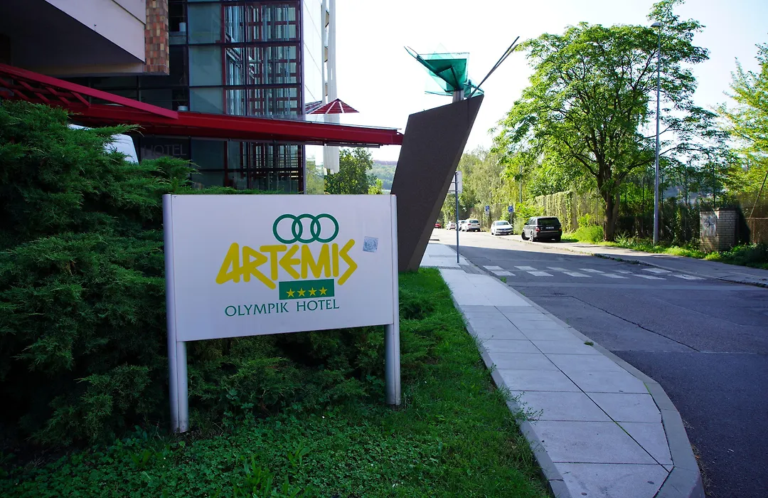 Olympik Tristar-1