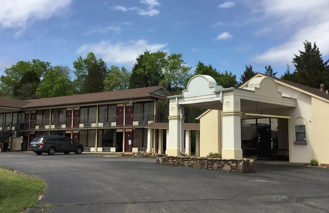 Sunset Inn Clarksville-1