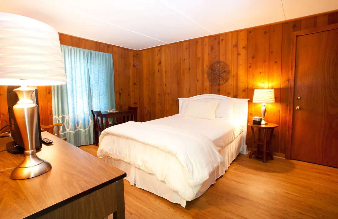 Whispering Winds Motel-1