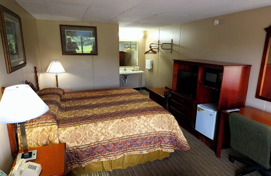 Economy Inn-1