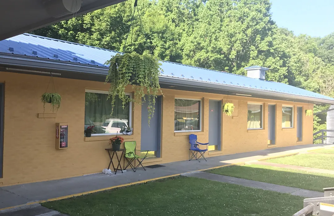 Greystone Motel-1