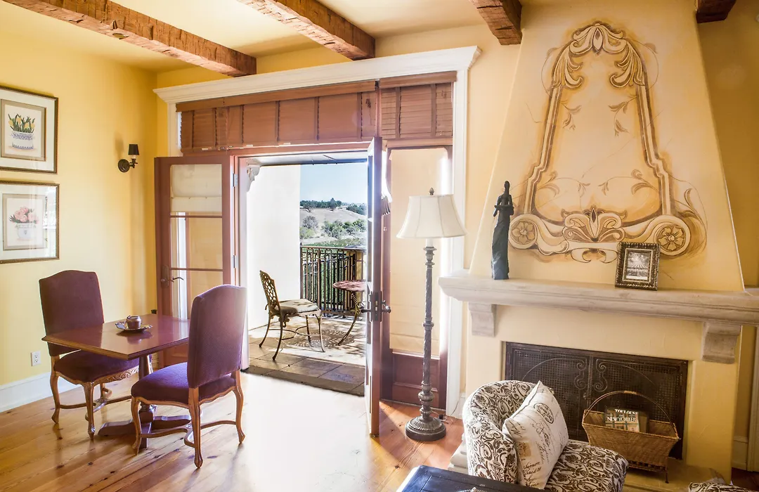 Calipaso Winery & Villa-1