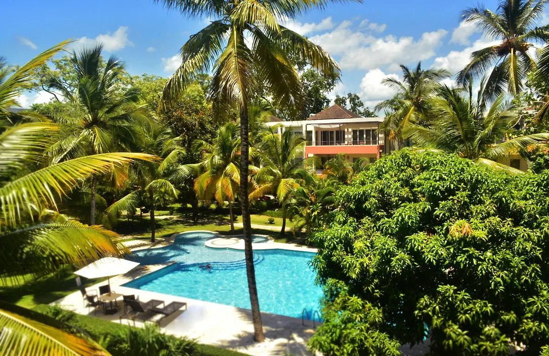 Infiniti Blu Luxury Ocean Front Condos-1