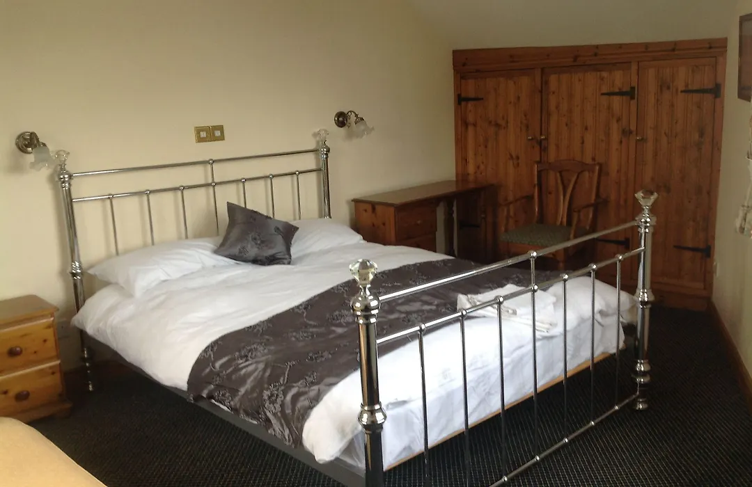 The Glan Yr Afon Inn-1