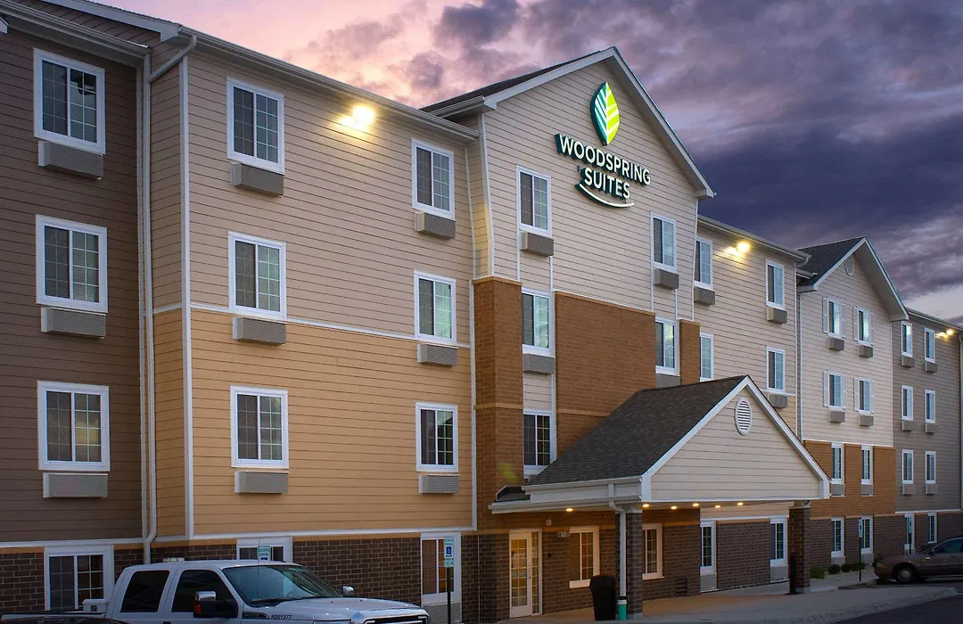 Woodspring Suites Chicago Romeoville-1