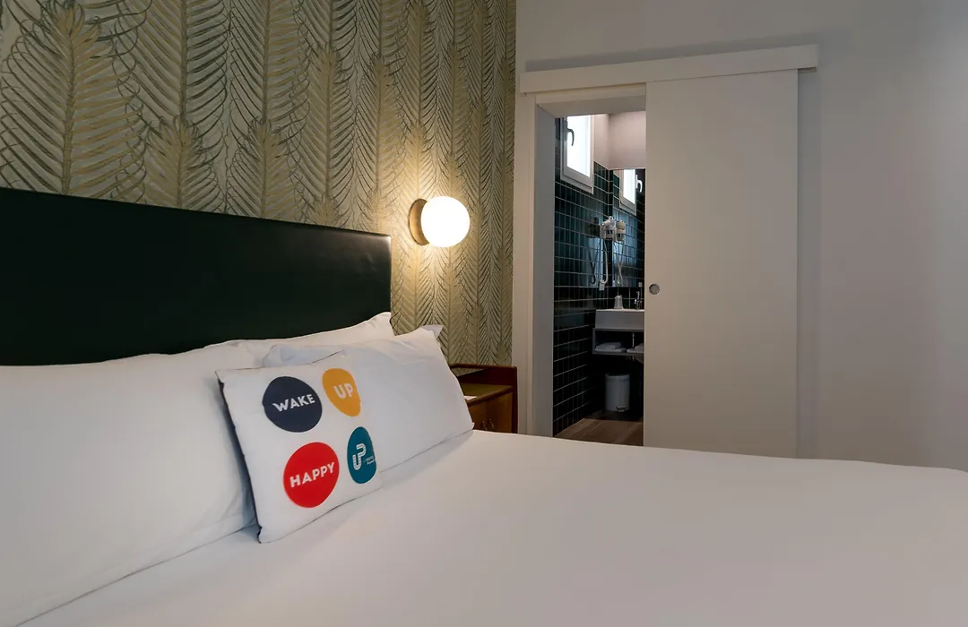 Up Hotel-1