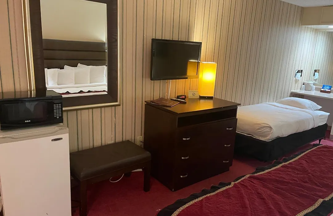 Dollinger'S Motor Inn-1