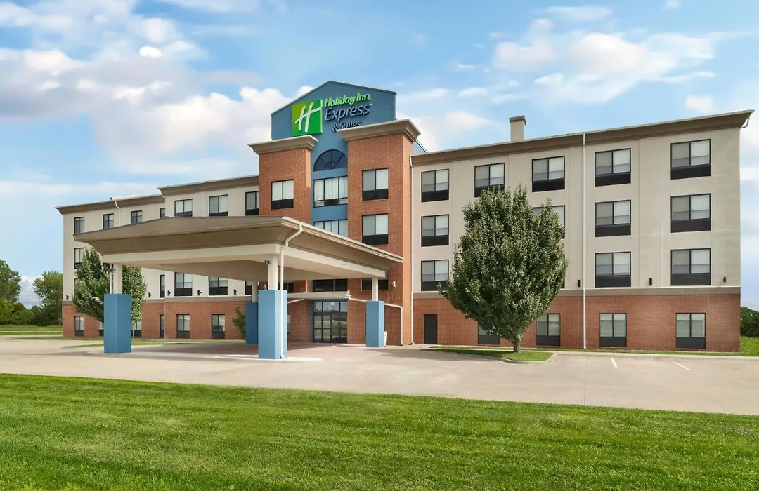 Holiday Inn Express Pratt By Ihg-1