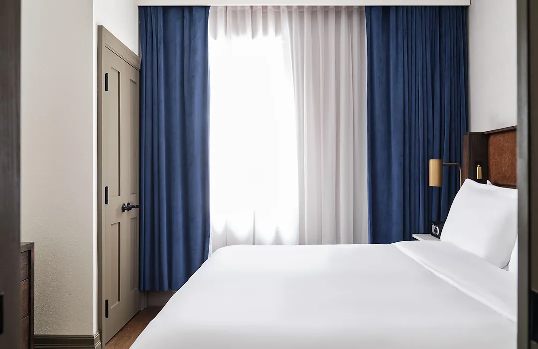 Metcalfe Hotel Ottawa By Gray Collection-1