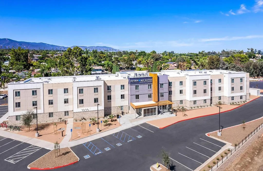 Everhome Suites Corona-1