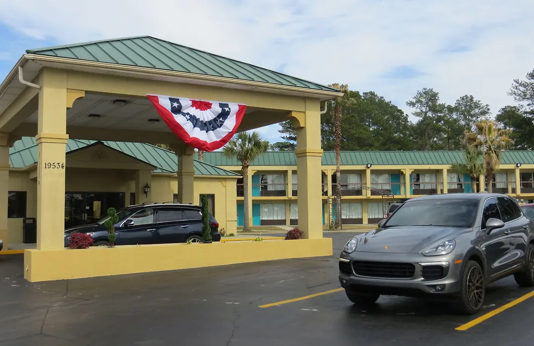 Econo Lodge-1