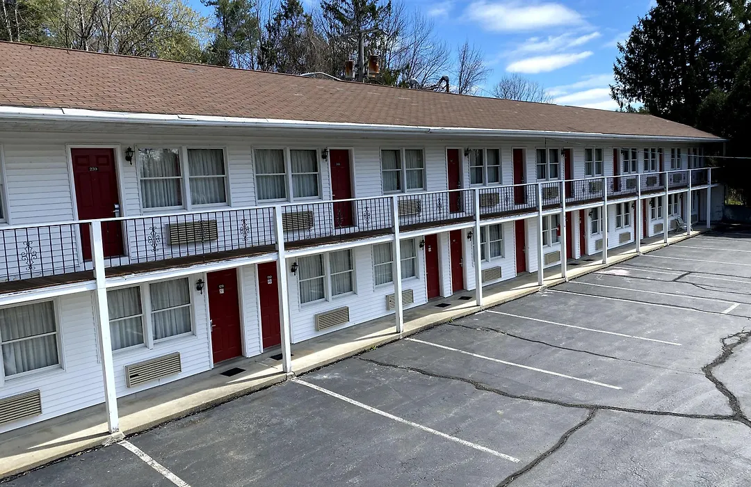 Economy Lodge 682 Main St Sturbridge-1