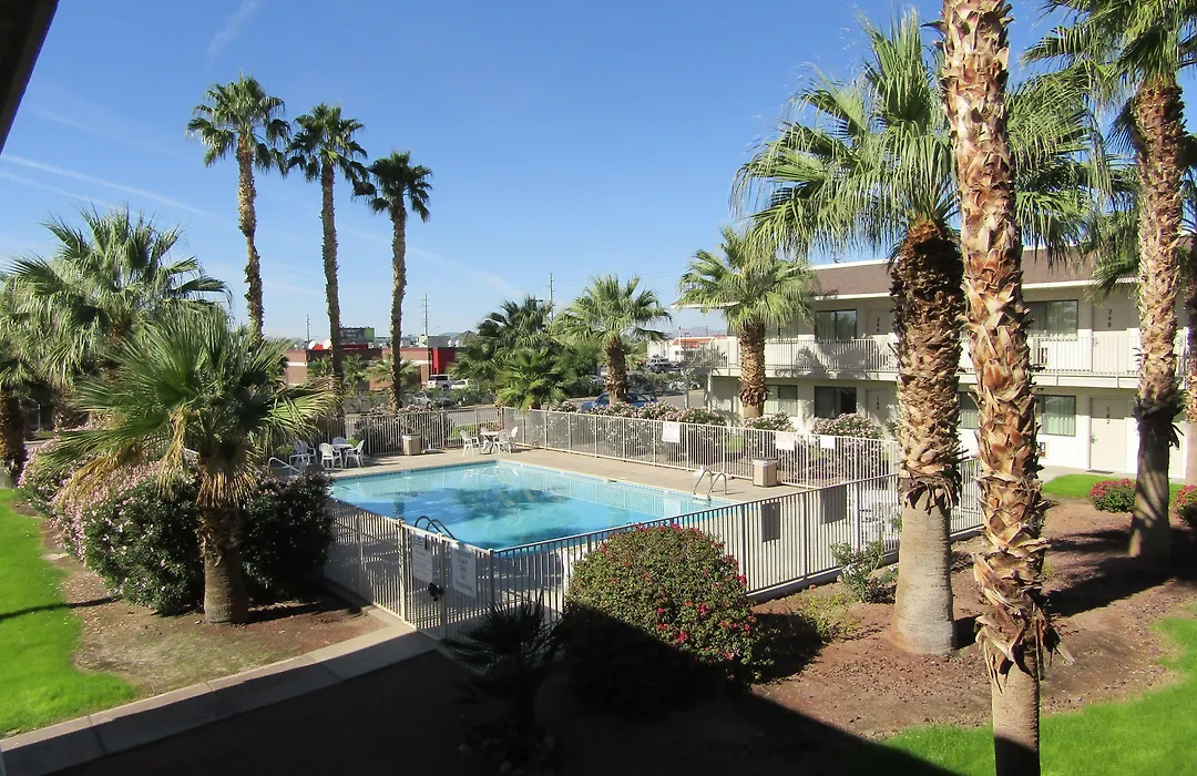 Econo Lodge Inn & Suites Yuma-1