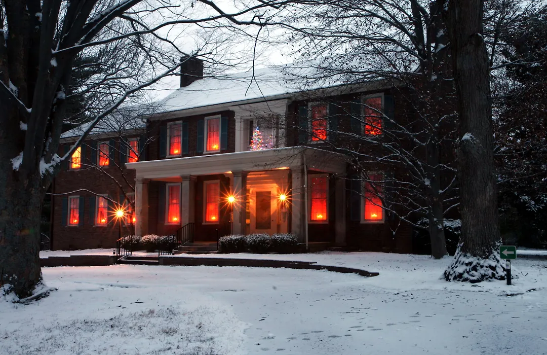 Charred Oaks Inn-1