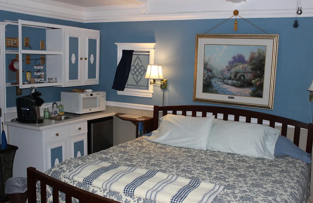 Book Nook Inn-1