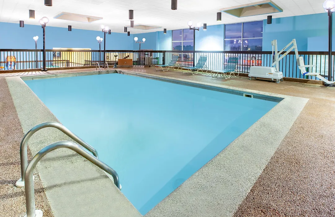Days Inn & Suites By Wyndham Grand Rapids Near Downtown-1