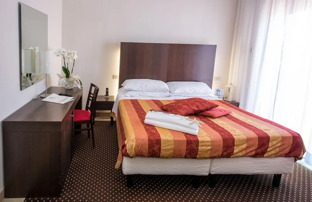 Hotel Cristina Corona-1