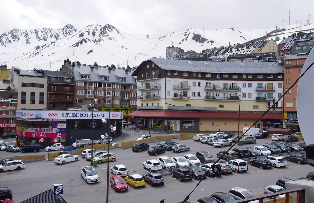 Hotel Panda-1