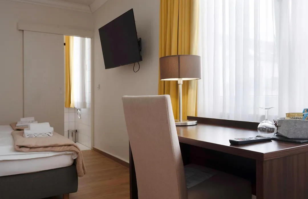 Hotel Mercedes - Self Check-In-1